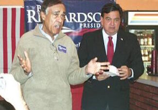 Leslie_Alexander_with_Presidential_Candidate_Bill_Richardson__2008Comoros